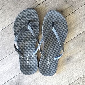 3/29 OLD NAVY FLIP FLOPS